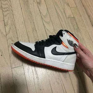 Air Jordan’s 1 Retro High OG “Electro Orange”
